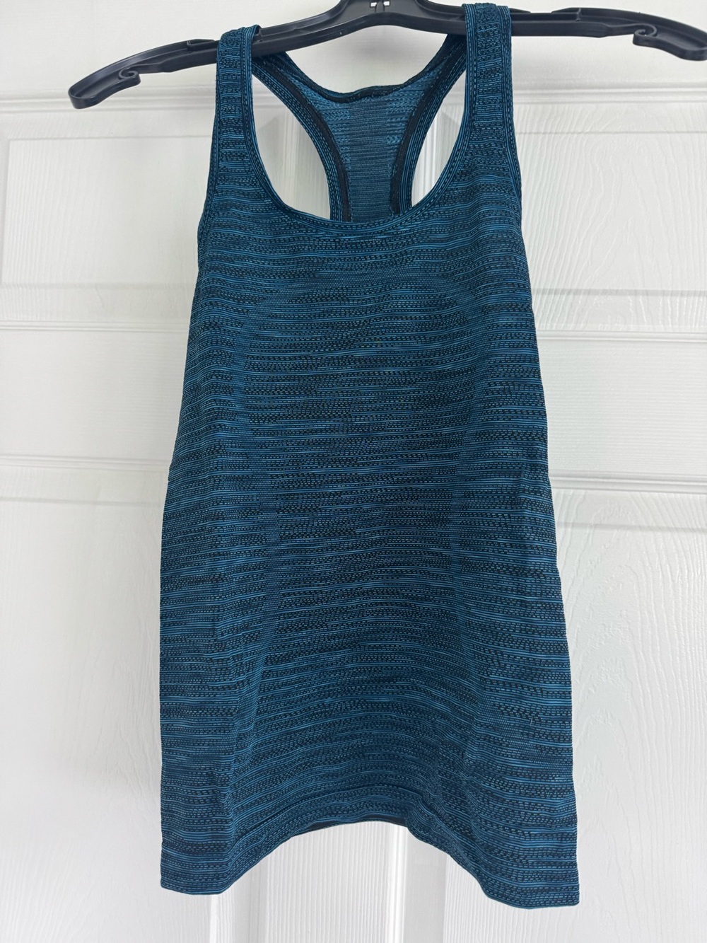 Lululemon Cool Racerback Tank Top Blue Black Prism Stripe Size 4 - Picture 2 of 6